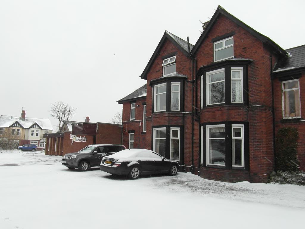 Lisdoonie Hotel Barrow-in-Furness Bagian luar foto